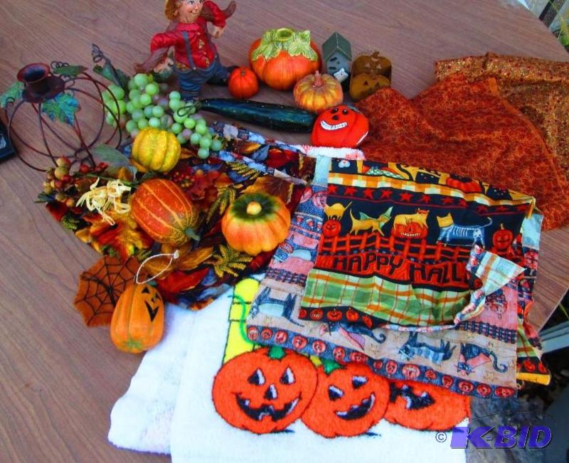 Lot of assorted fall dcor and fabric runners...
