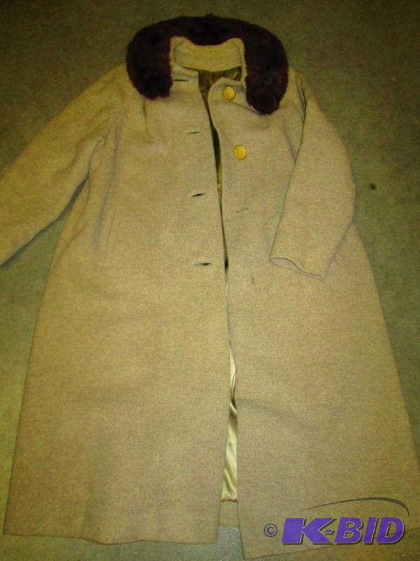 Ladies coat with real fur collar arm 24 inche...
