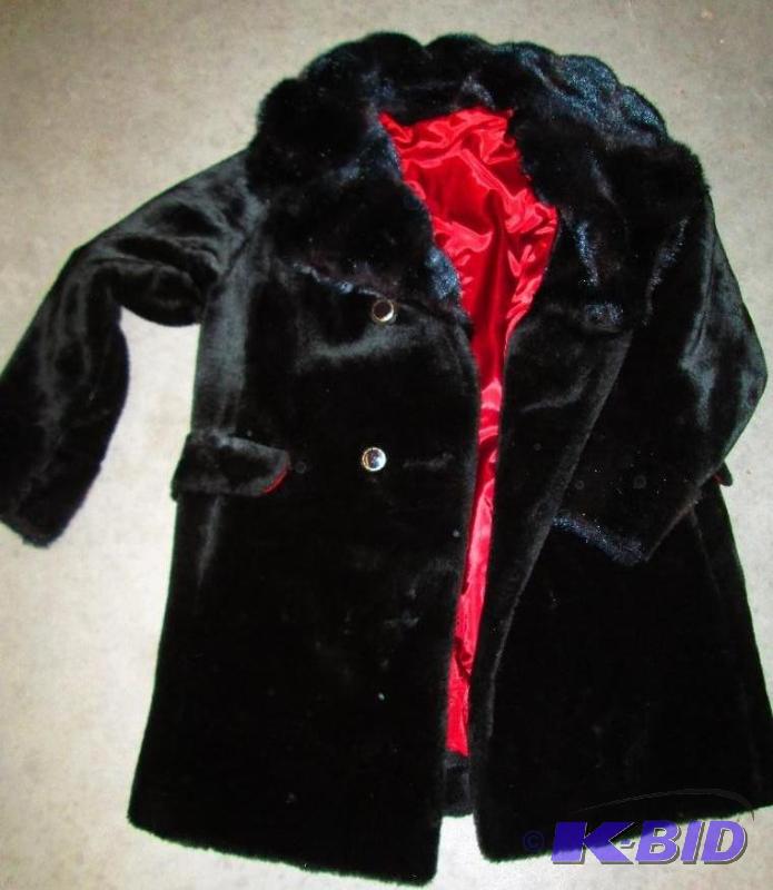 Ladies dress coat, nice design and style arm ...