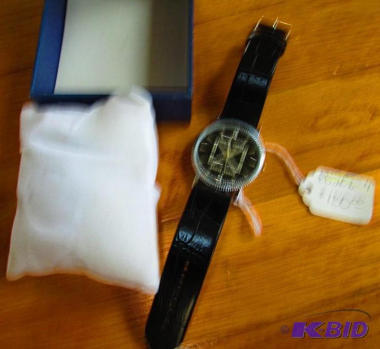 lot 112 image: Parizian quartz water resistant watch, new...