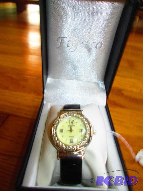 lot 115 image: Figaro clasp band watch, Quartz, new...
