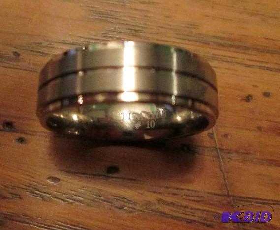 lot 27 image: Titanium #10 ring...