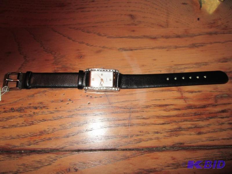 lot 29 image: Quartz watch...