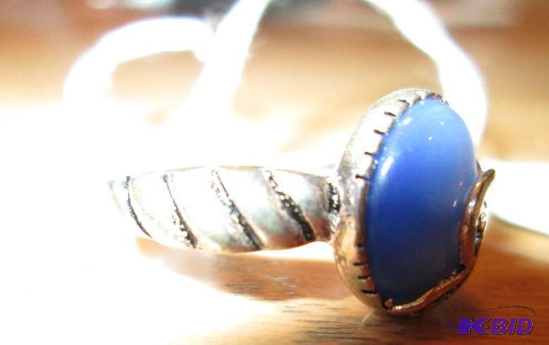 lot 59 image: Catseye in sterling silver ring...