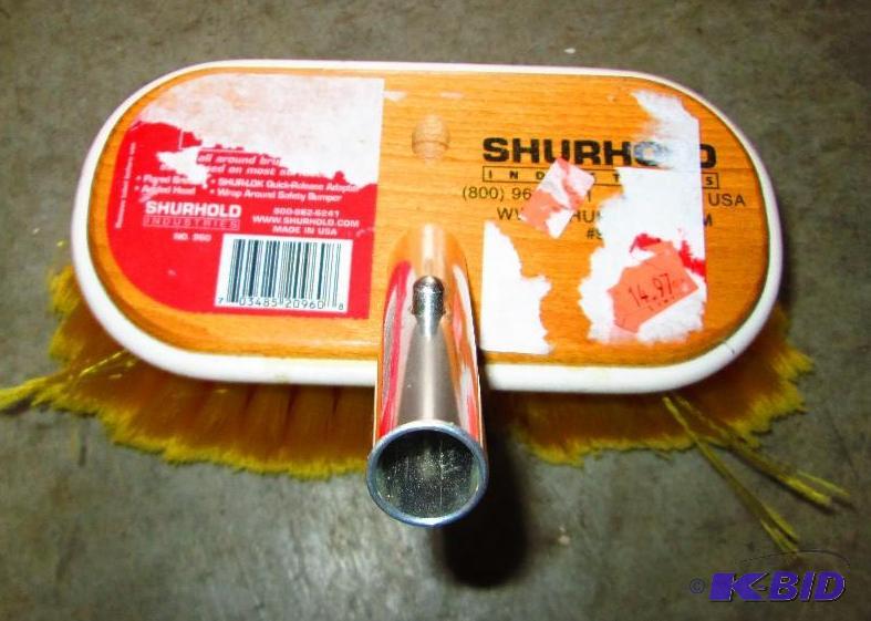 lot 9 image: Shurhold quick release brush...