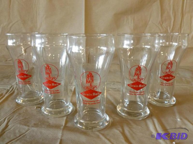 Lot of five matching vintage Grain Belt beer ...