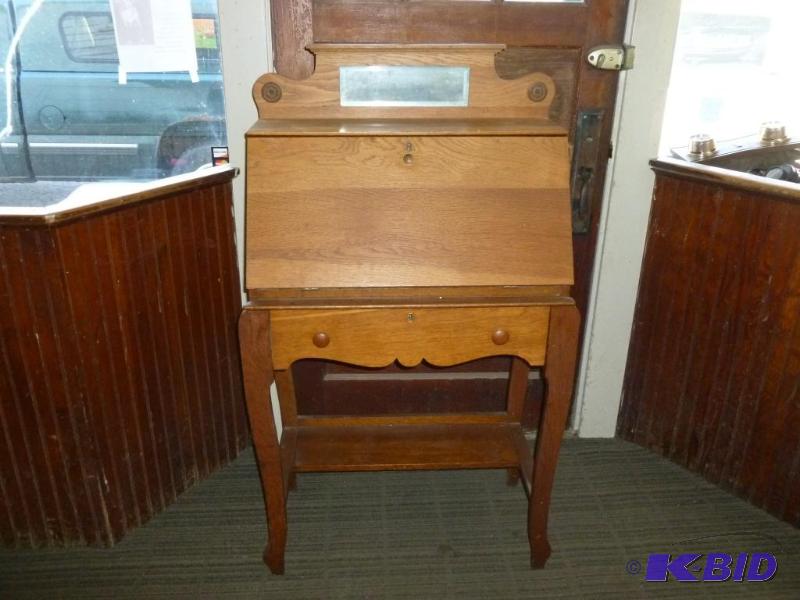 Beautiful Antique Manning Furniture Co. Minne...