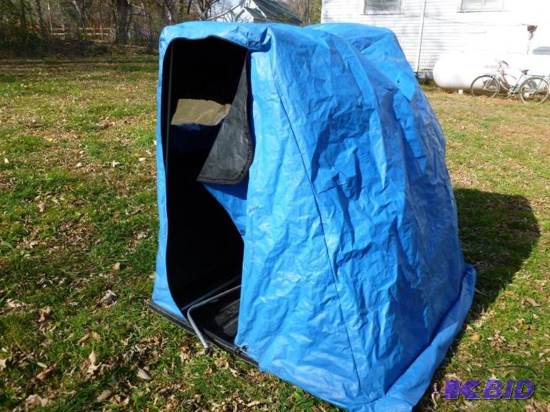 Portable clam style fish house that measures ...