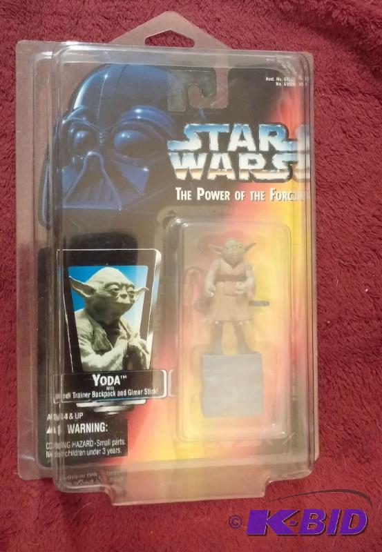 STAR WARS YODA FIGURE NEVER BEEN OPENED...