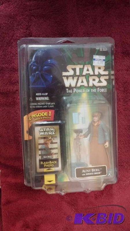 STAR WARS AUNT BERU FIGURE WITH FLASH BACK PH...