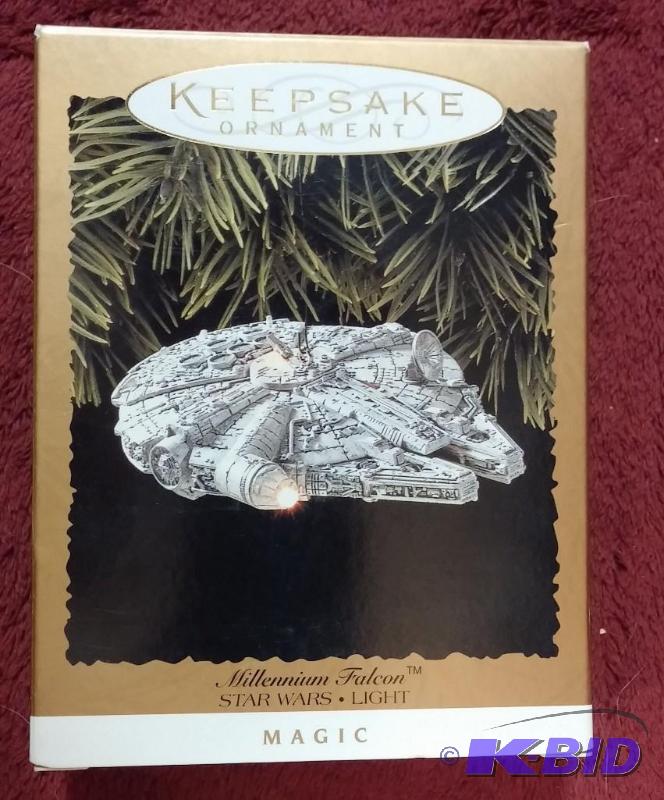 HALLMARK ORNAMENT 1996 MILLENNIUM FALCON FEAT...