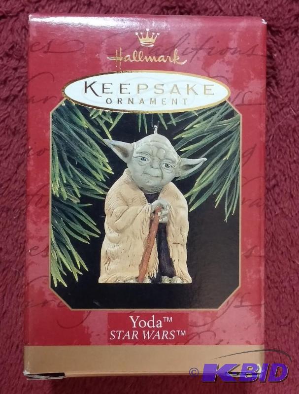 HALLMARK ORNAMENT 1997 YODA NEVER BEEN OPENED...