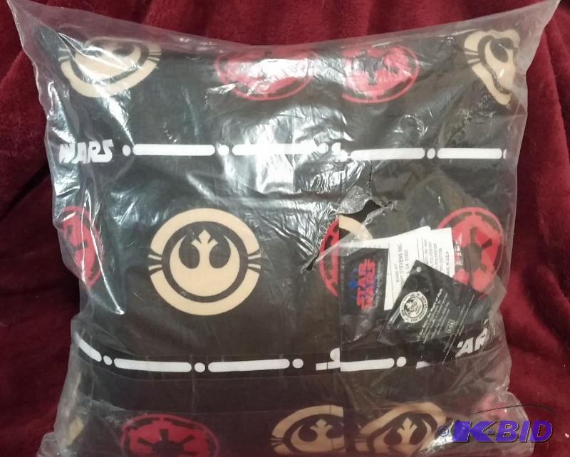 STAR WARS SQUARE PILLOW. STILL IN ORIG BAG...