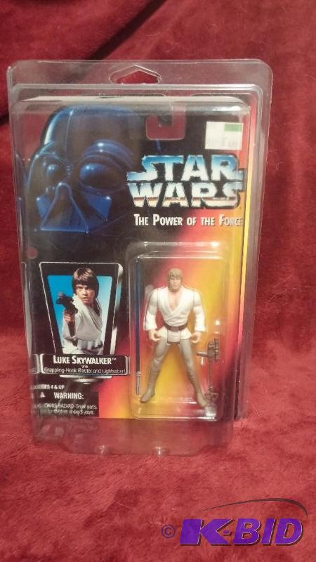 LUKE SKYWALKER WITH LONG SABER. NEVER BEEN OP...