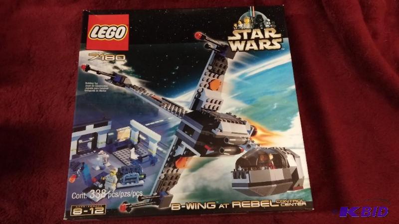 STAR WARS LEGO B-WING AT REBEL CONTROL CENTER...