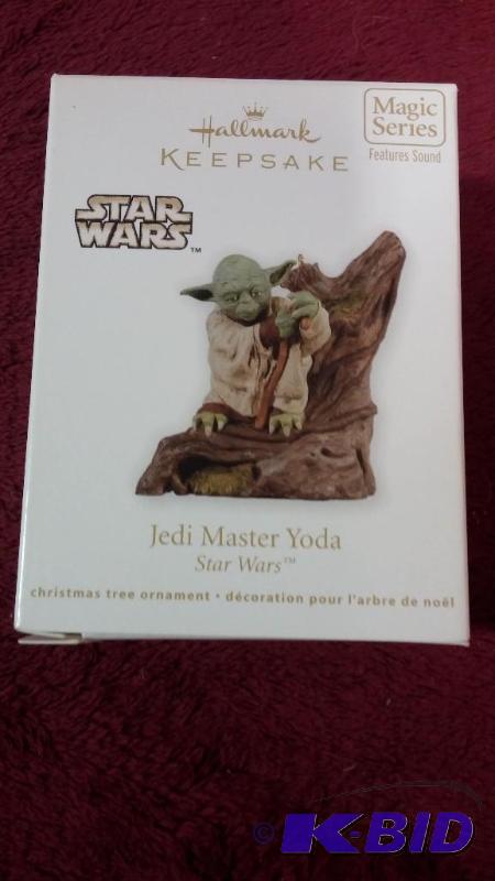 HALLMARK ORNAMENT 2011 JEDI MASTER YODA NEVER...