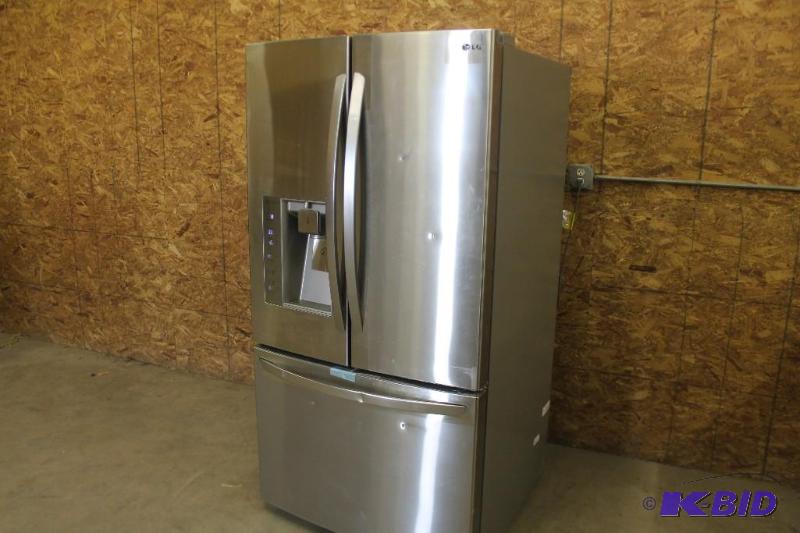 LIKE NEW LG SUPER-CAPACITY 3 DOOR FRENCH DOOR REFRIGERATOR WITH SMART COOLING PLUS TECHNOLOGY