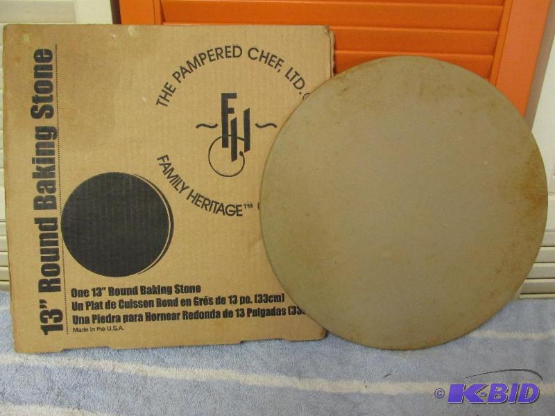 lot 107 image: Pampered Chef 13 BakingPizza Stone