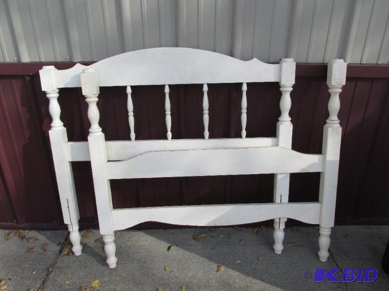 lot 12 image: Headboard and Footboard