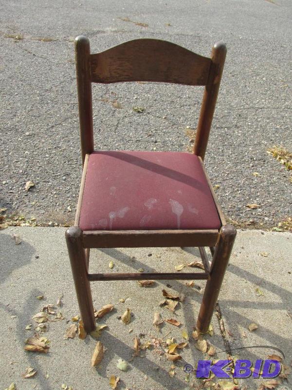 lot 14 image: Chair - needs lots of TLC