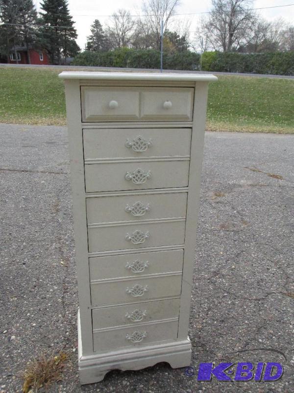 lot 17 image: Furniture, Lingerie Dresser