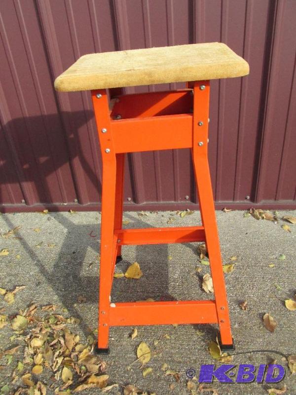 lot 20 image: Shop Stool