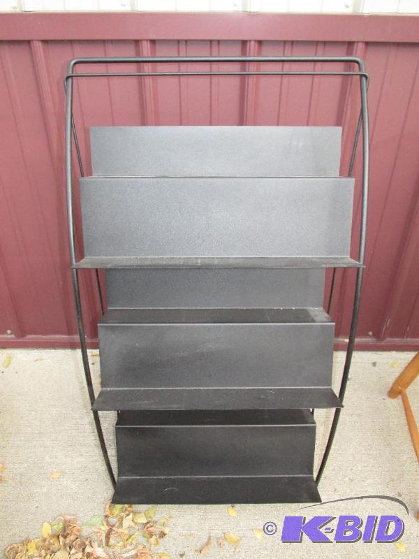 lot 22 image: Furniture, Magazine or Newspaper Rack