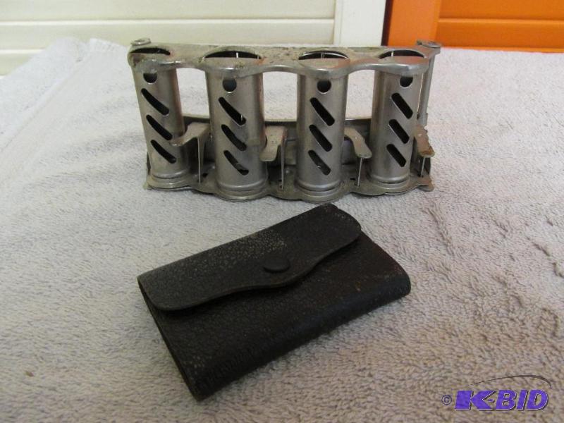 lot 29 image: Vintage Coin Changer, Vintage Coin Purse