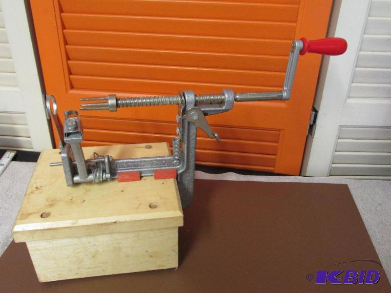 lot 47 image: Pampered Chef Apple Peeler (and other vegies)