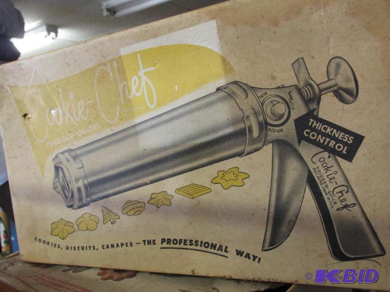 lot 49 image: Professional Cookie Chef, Vintage