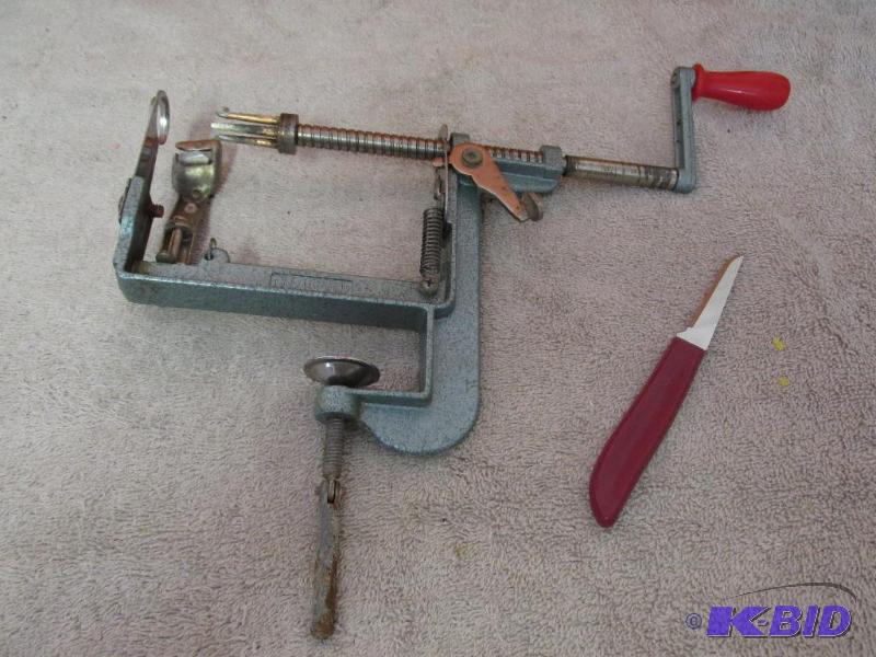 lot 59 image: NORPRO - Apple Peeler (and other vegies) - with a brand new Pampered Chef Paring Knife