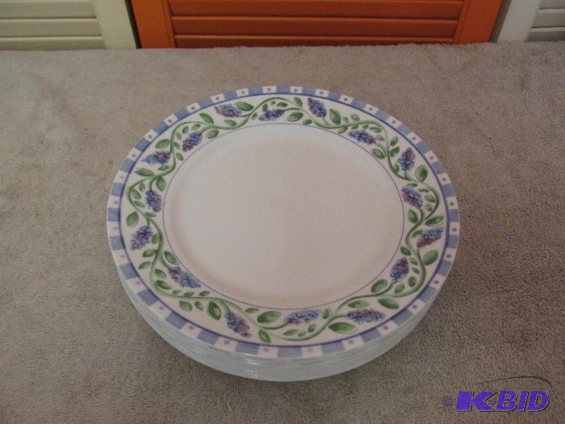 lot 61 image: 12 Corelle Plates
