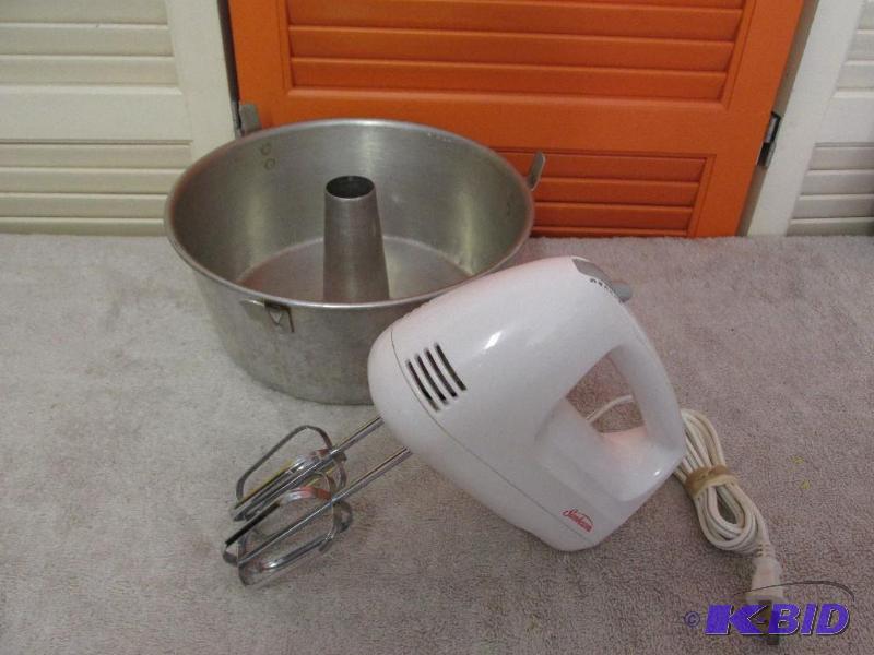lot 65 image: Sunbeam Hand Mixer and Angel Food Cake Pan