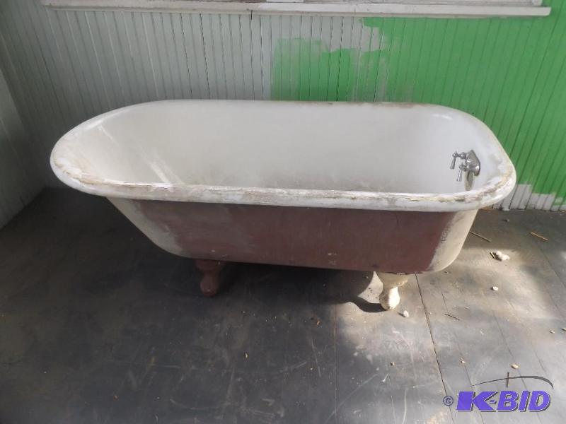 lot 10 image: Cast Iron Claw Foot Tub...