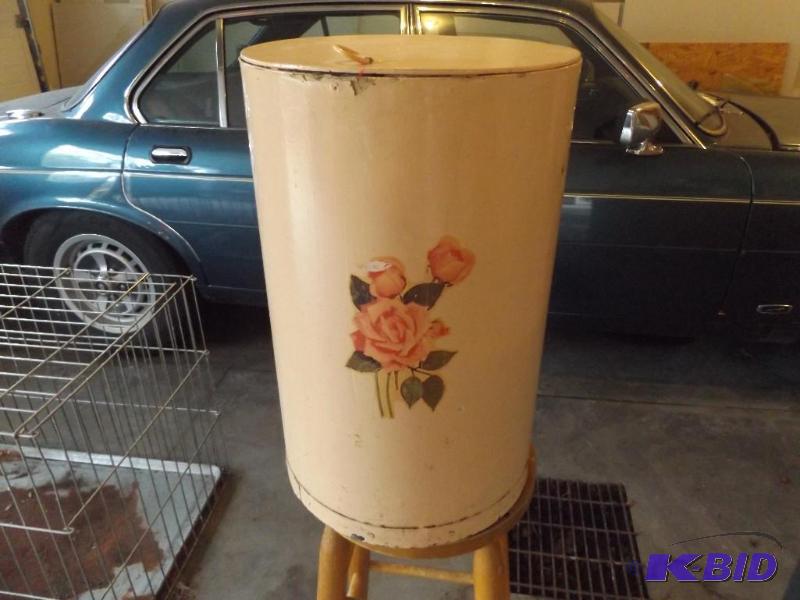 lot 15 image: Barrel with contents...