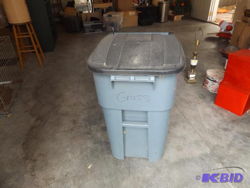 lot 18 image: Trash Can...