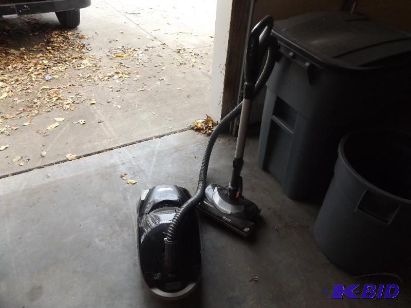 lot 38 image: Canister Vac, Progressive True HEPA...