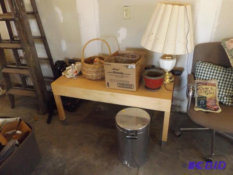 lot 42 image: Lamp, Garbage Can, basket, vases, purse...