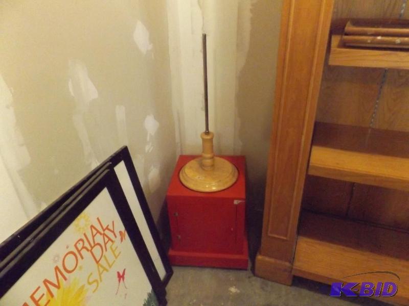 lot 50 image: storage stand...