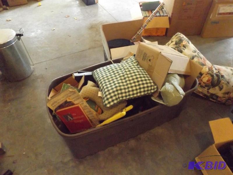 lot 52 image: Tub of Misc household items, pillow, books...