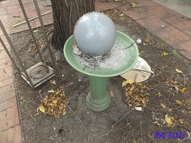 lot 57 image: Bird Bath and decorative ball...