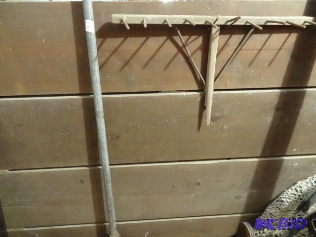 4&quot Post Hole Auger. Vintage Head to a Ra...
