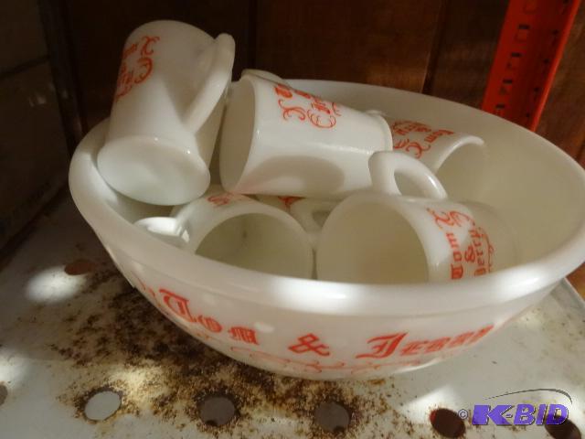 Vintage Tom and Jerry Punch Bowl Set 8 cups...