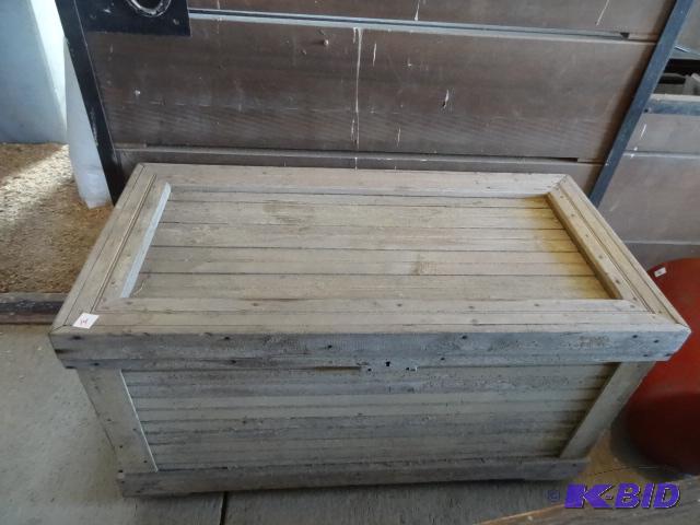 Vintage Wood Trunk. Very Nice Shape 43 X 22 X...