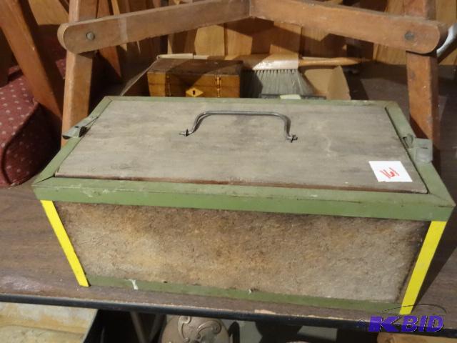 Vintage Fishing Worm Box...