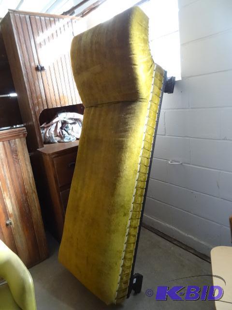 Vintage Fainting Couch. Needs Cleaning But ve...