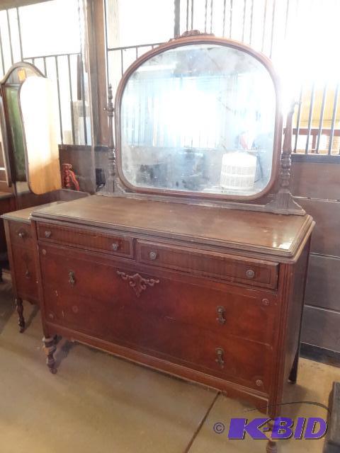 Antique Wood Dresser 4 Drawer On Wheels Mis K C Auctions