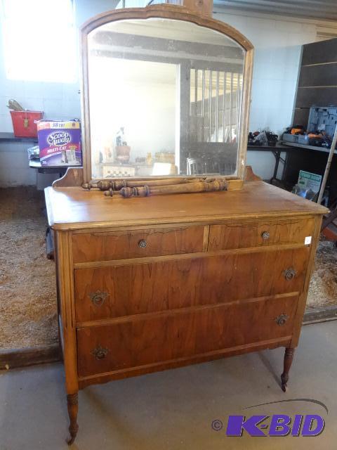 Vintage Wood 4 Drawer Dresser with Vanity Mir...