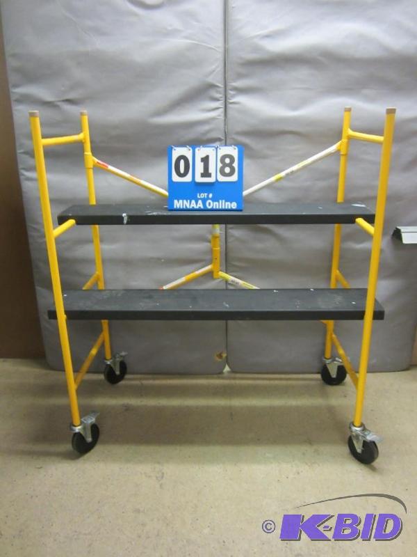 lot 00018 image: 2 Platform Gorilla Ladders Scaffolding