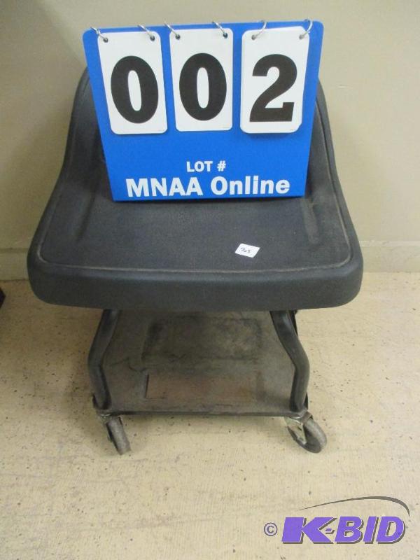 lot 2 image: Snap-On Rolling Automotive Chair